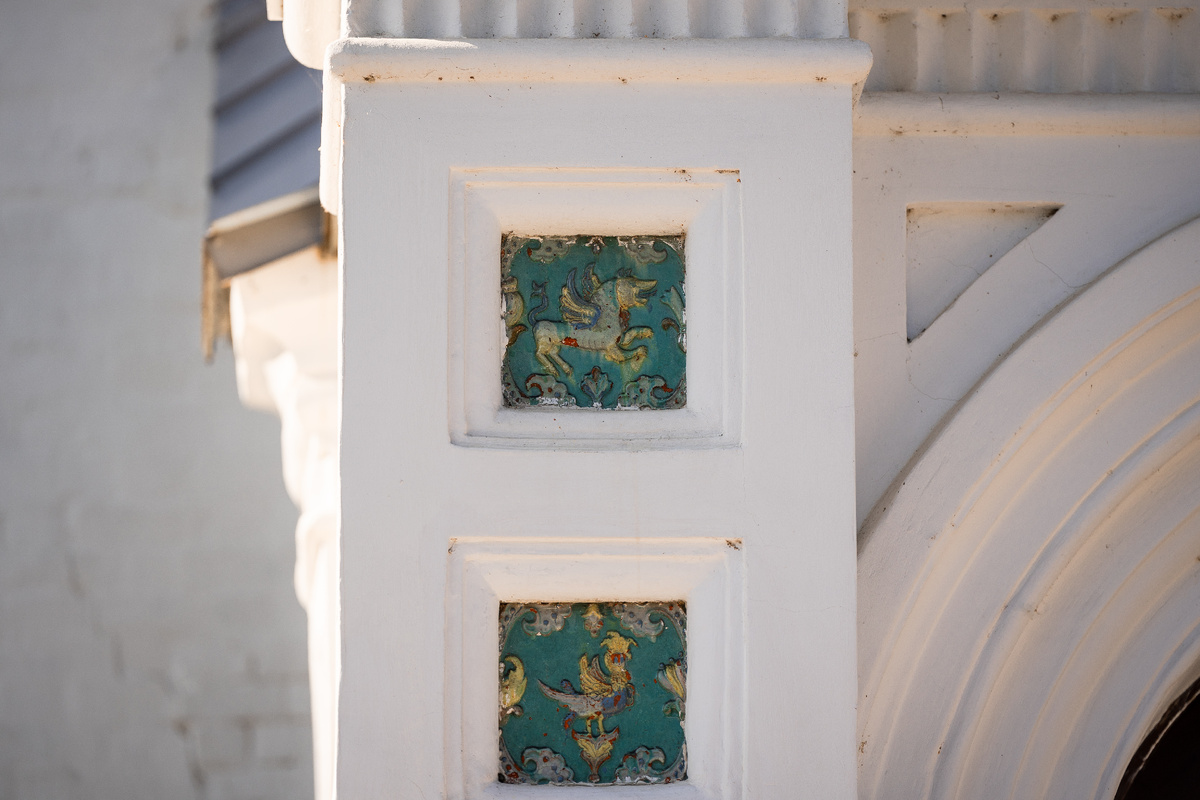 Изразцы на Домике Петра Первого. Фото: Дима Четыре