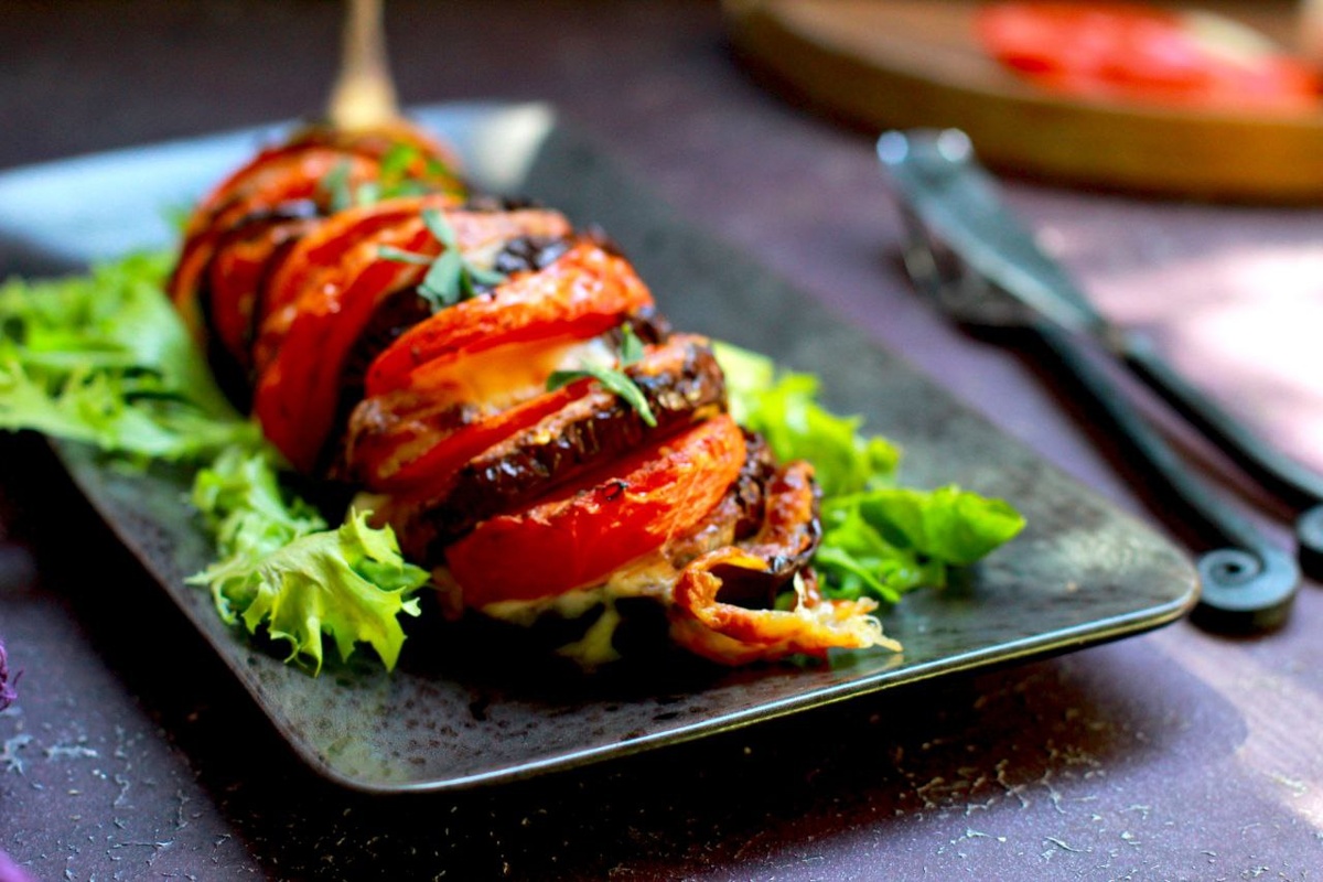 Баклажан с моцареллой и помидором от Елены Некрасовой. https://t.me/urbanistka_vl