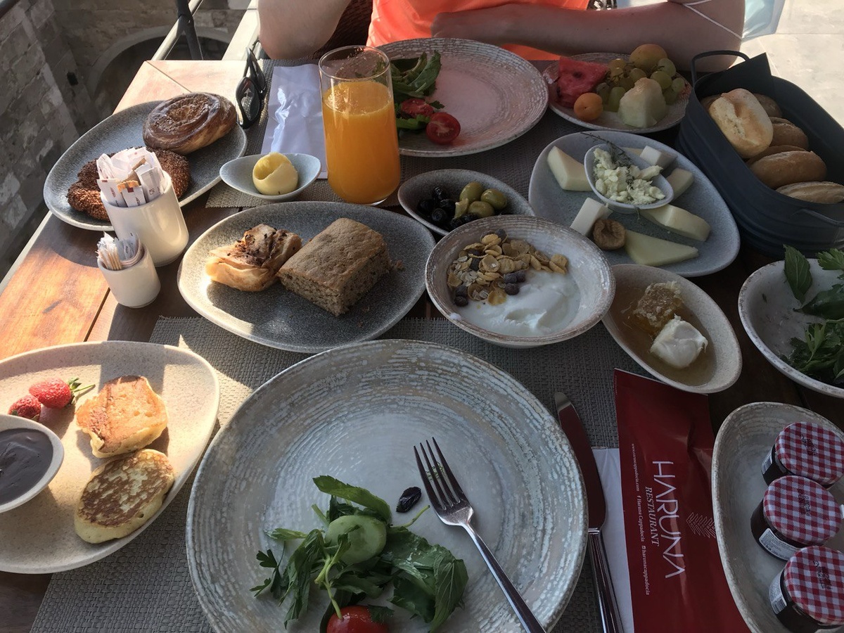 Большой турецкий завтрак в одном из отелей, где мы останавливались. 