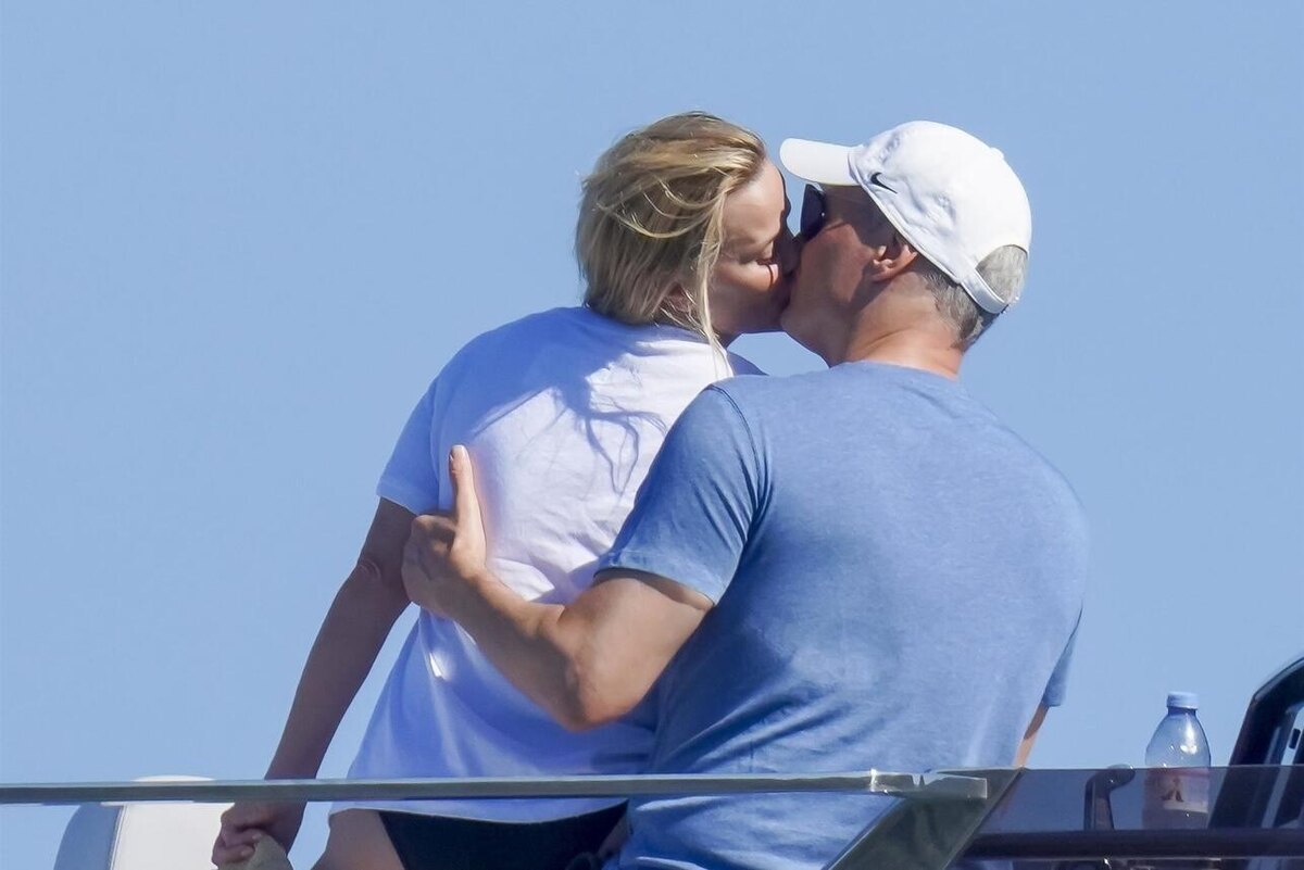    Риз Уизерспун перестала скрывать свою любовь LEGION-MEDIA