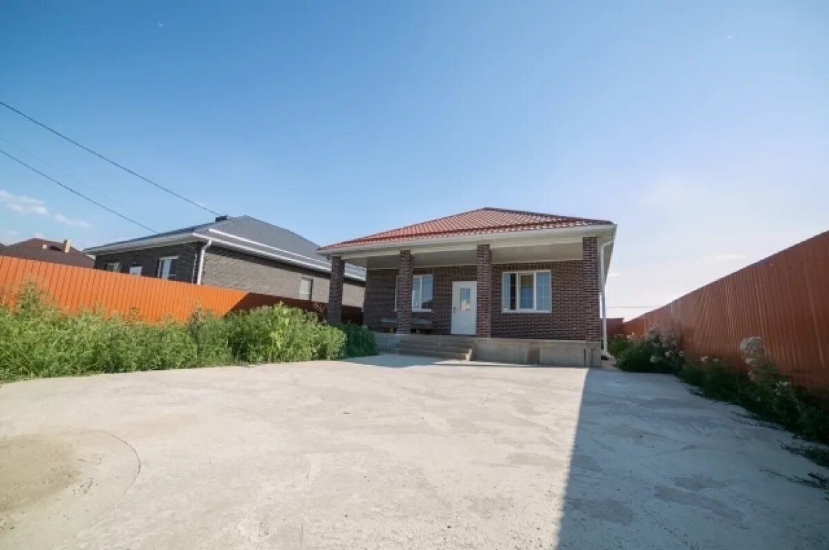    Можно бюджетно привести в порядок придворовую территорию.