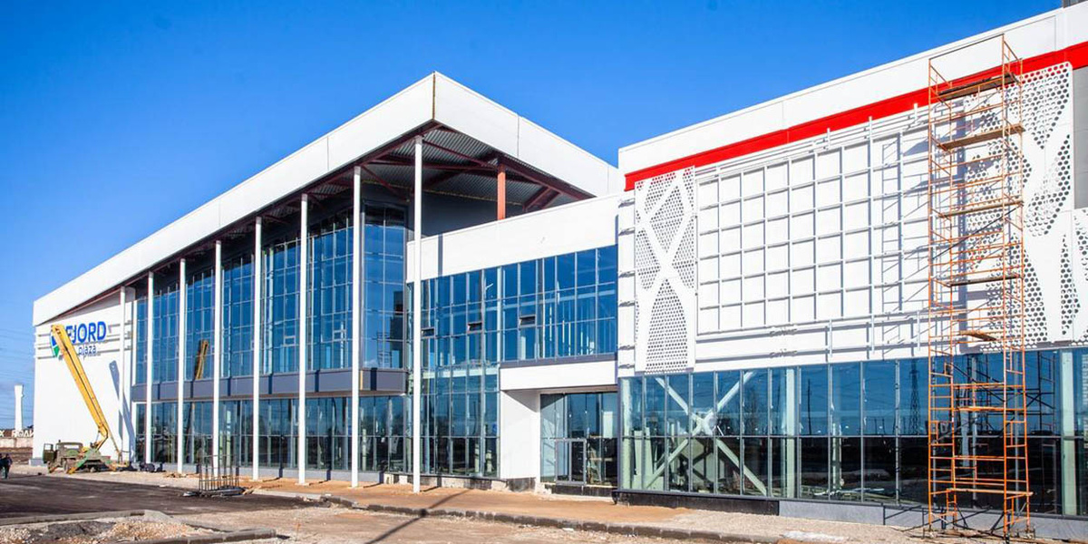 ТЦ FJORD PLAZA г. Псков
Производство и монтаж перфорированных панелей из композитного алюминия.