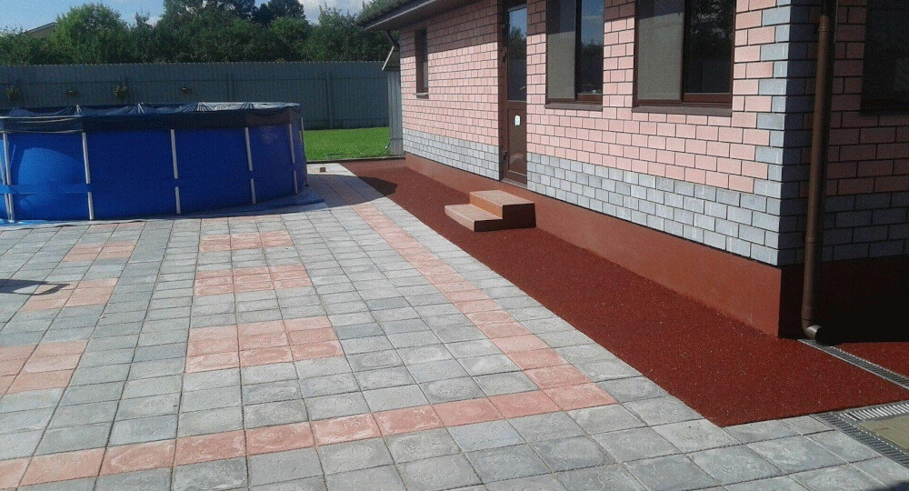 Резиновая крошка своими руками: сделал дорожку, по которой не страшно ни в дождь, ни в гололёд