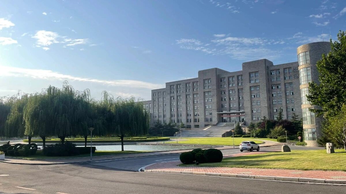    Даляньский политехнический университет. Фото: Enkh-Undral .B/google.com/maps