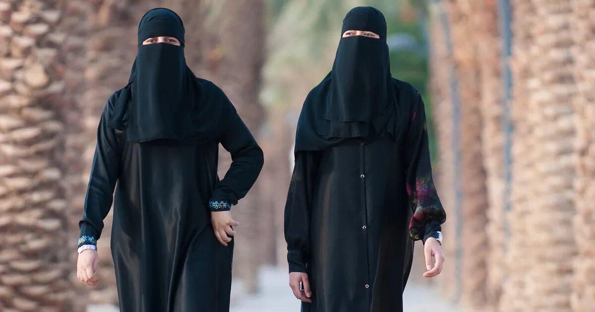 Саудовская Аравия - Ханбалитская школа + ваххабизм, хиджаб и покрытие лица обязательны