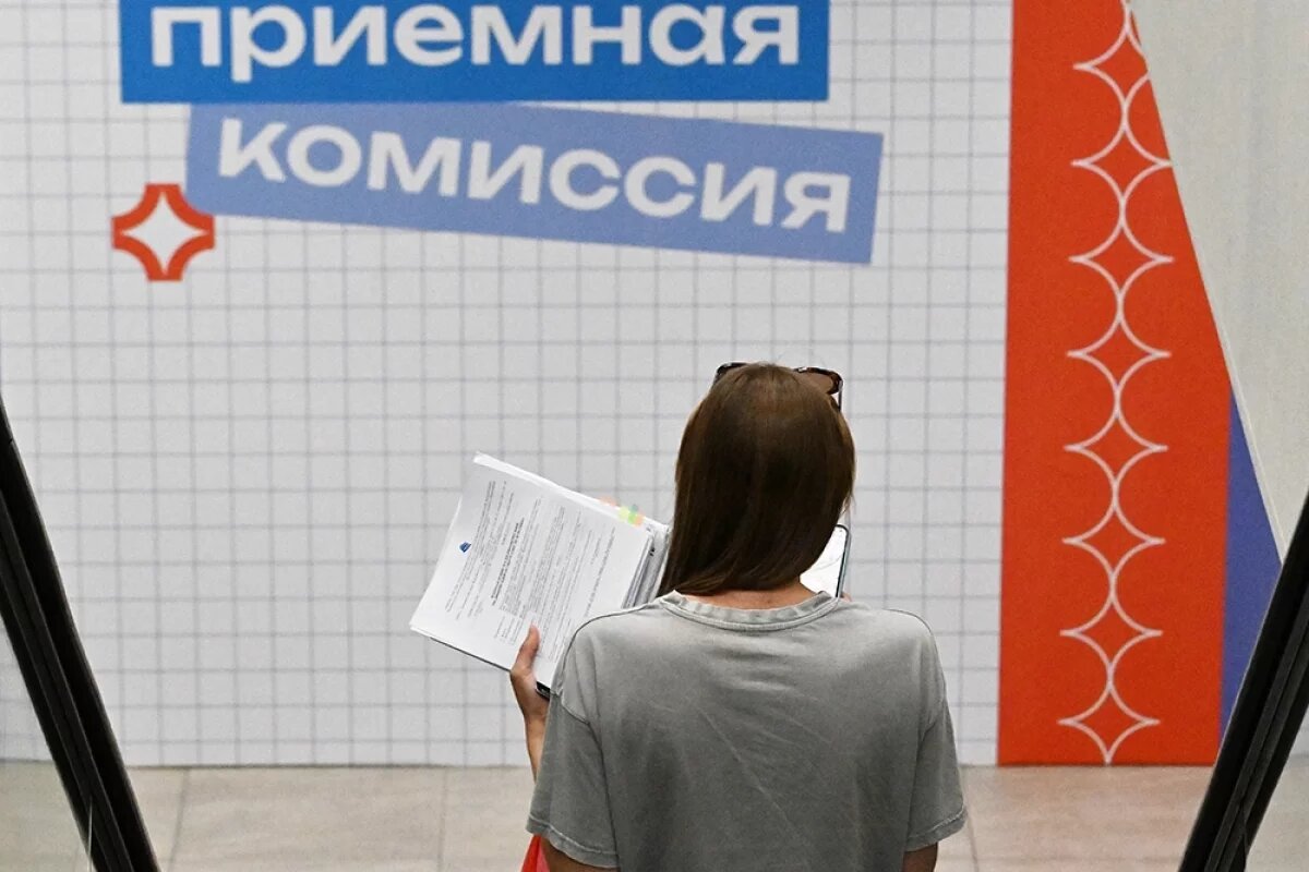    Лучше всего в любой непонятной ситуации обращаться в приемную комиссию вуза. У них всегда есть более полная оперативная информация и они могут видеть всю ситуацию целиком.