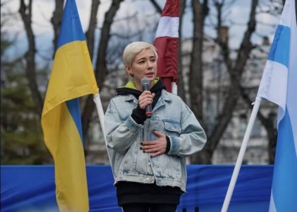    Чулпан Хаматовой на митинге в Риге. Фото: YouTube