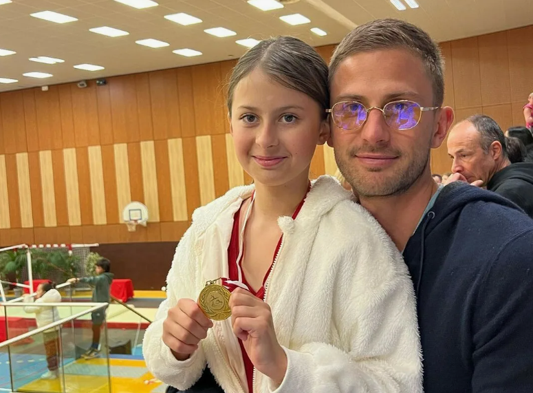 Анджелина и её отец Алекс Смерфит. Фото: соцсети