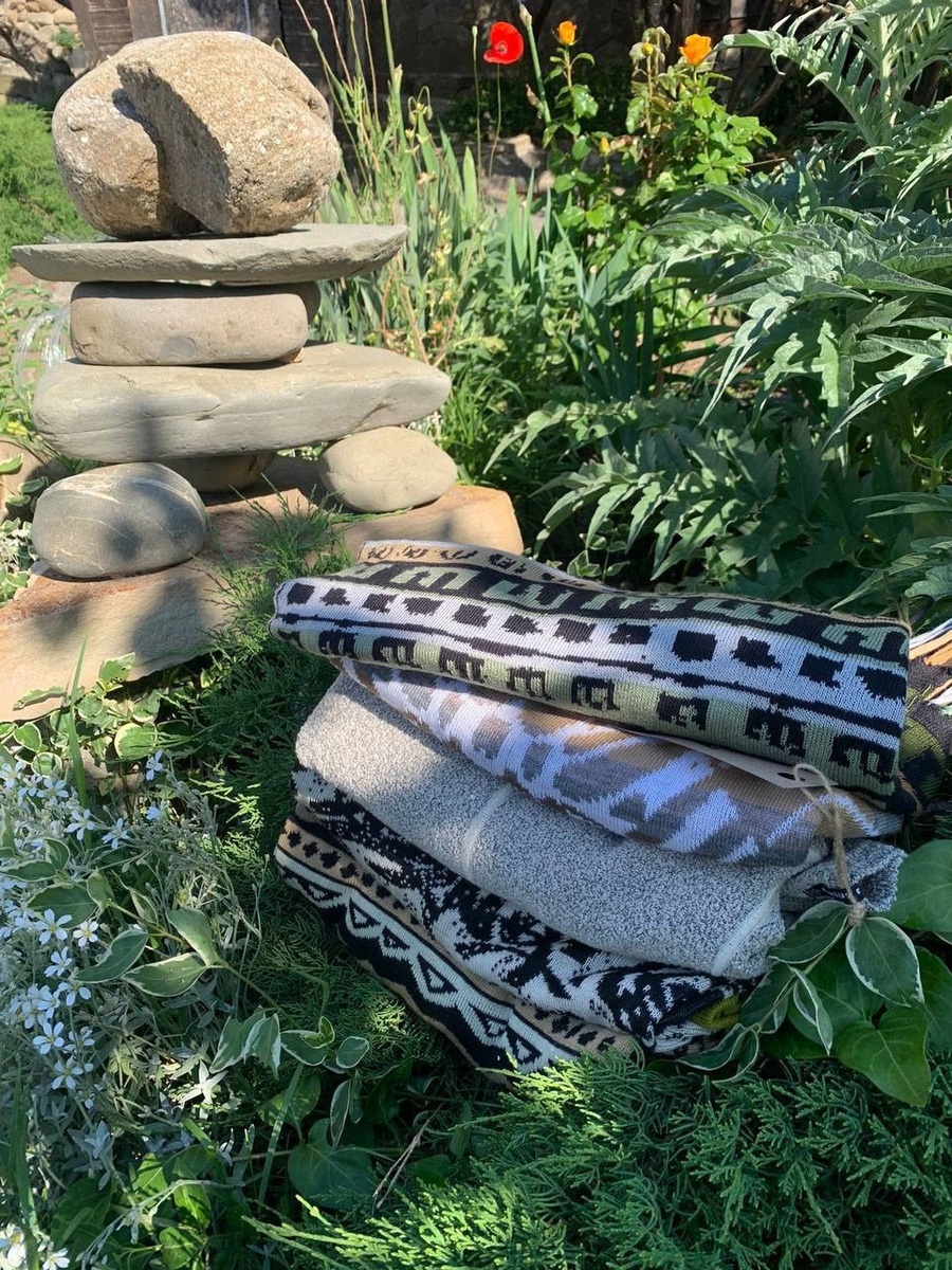 Шерстяные вещи дизайнерского бренда Larisa Selyanina