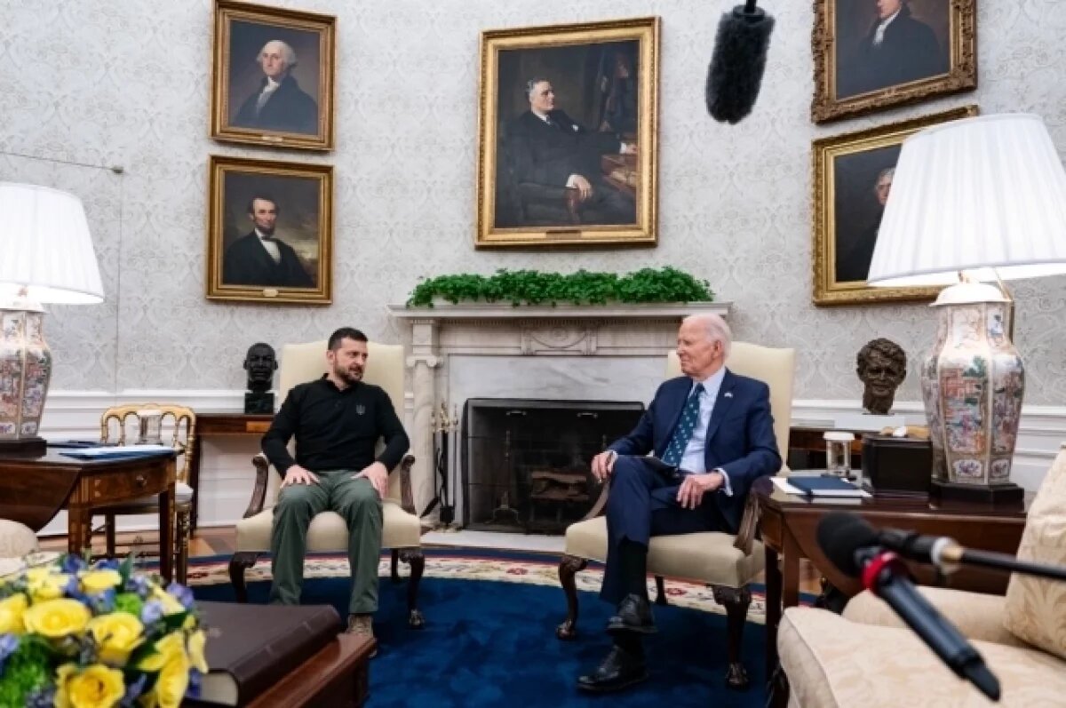    Зеленский поставил в пример Трампу Байдена