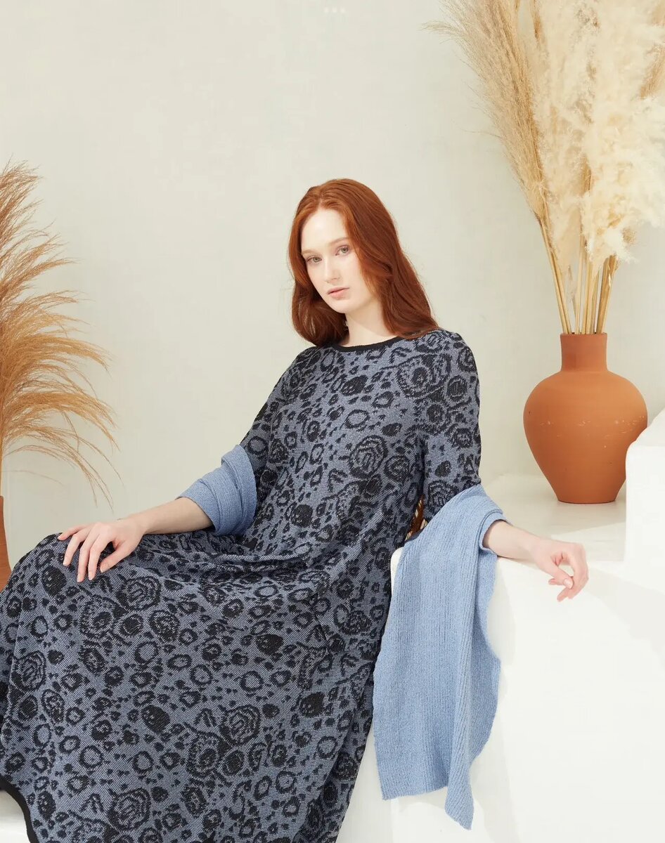 На фото легендарное платье дизайнерского бренда одежы Larisa Selyanina