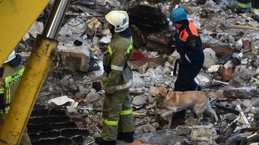    Фото: © РИА Новости/Владимир Николаев; Telegram/МЧС России/mchs_official; 5-tv.ru