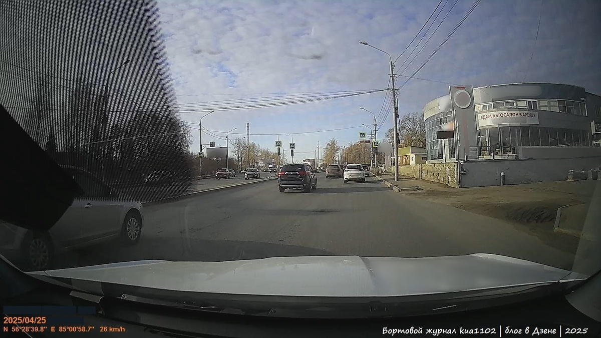 В здании, находящемся по правую сторону движения, находился официальный представитель бренда Livan. Автор фотографии kua1102