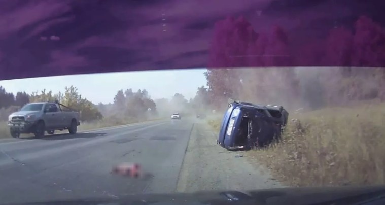 На одной чаше весов обида водителя, на другой то, что при ДТП без ремня человек может вылететь на дорогу (на фото ребенок) / YouTube