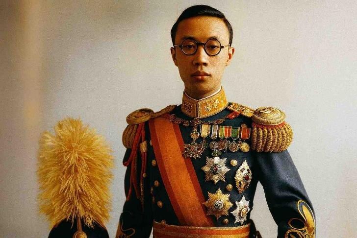    Фото сделано нейросетью Open.AI на основе реальной фотографии Пу И с добавлением коллоризации