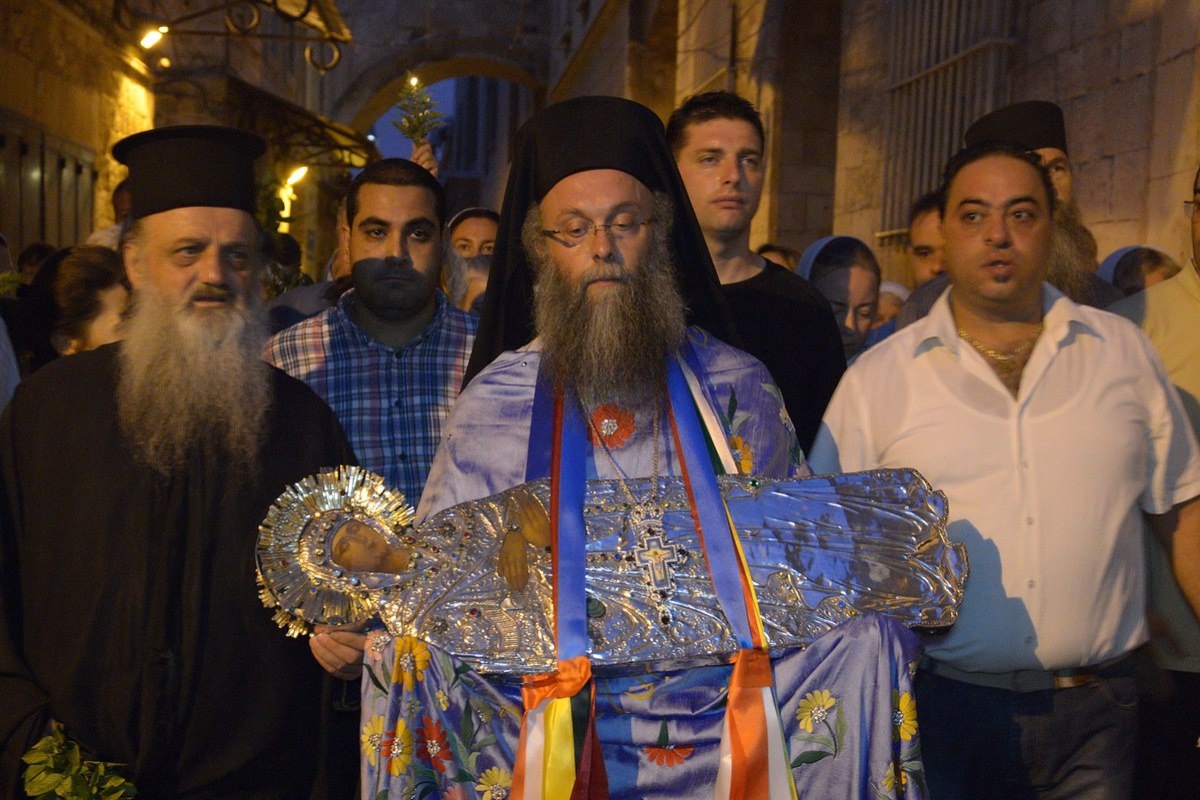 Успенский Крестный ход 25 августа, с мороточивой Плащаницей Божьей Матери. Гефсимания