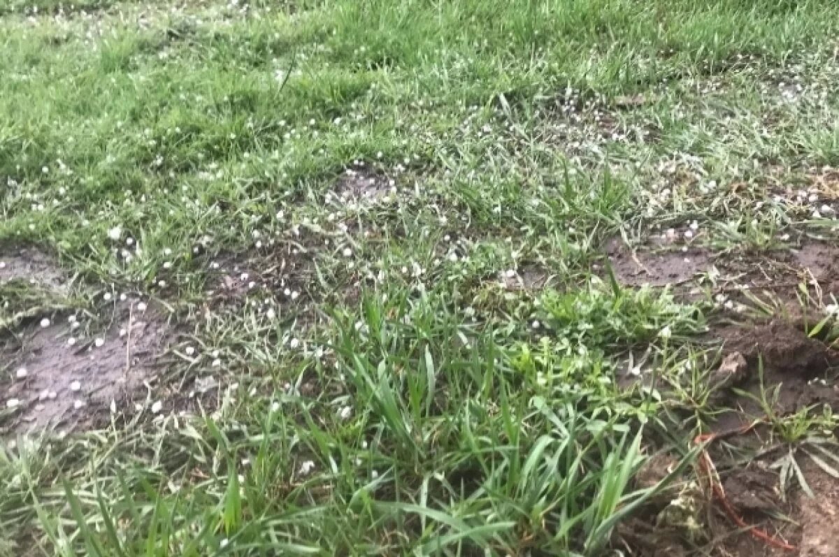    Волгоградцы засняли налетевшие град и ливень