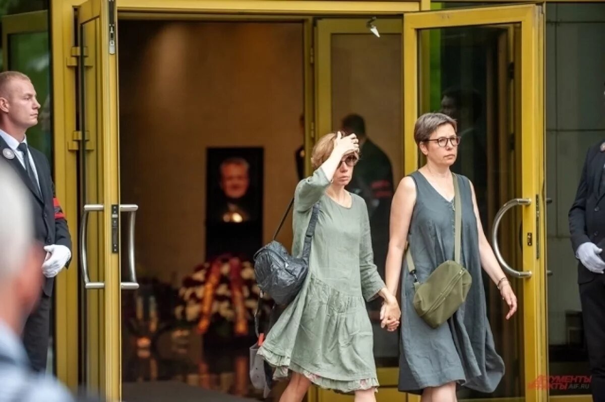    Юрия Мороза похоронили рядом с Мариной Левтовой