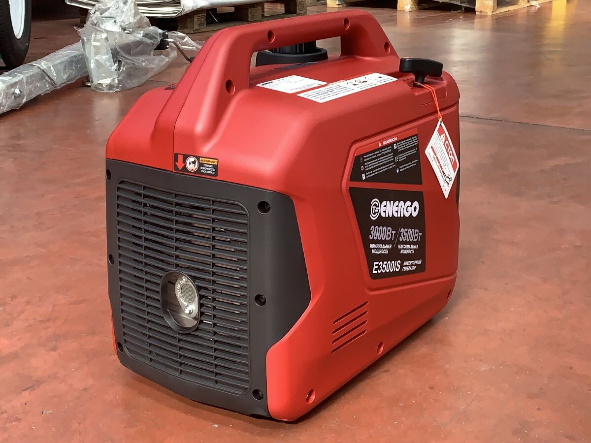 Генератор, который "тянет" электрическую цепную пилу без плавного пуска, мощностью 1400 Вт. Вес- 24 кг. Мощность номинальная- 3000 Вт. Уровень шума- 60 Дб(А) на расстоянии 7 метров.