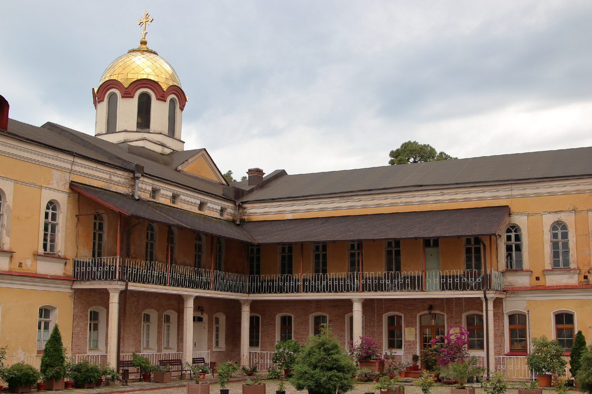 монашеские корпуса Новоафонского монастыря