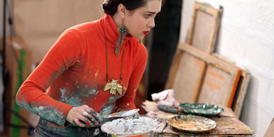 Какие материалы использует художник Екатерина Лебедева в своих работах