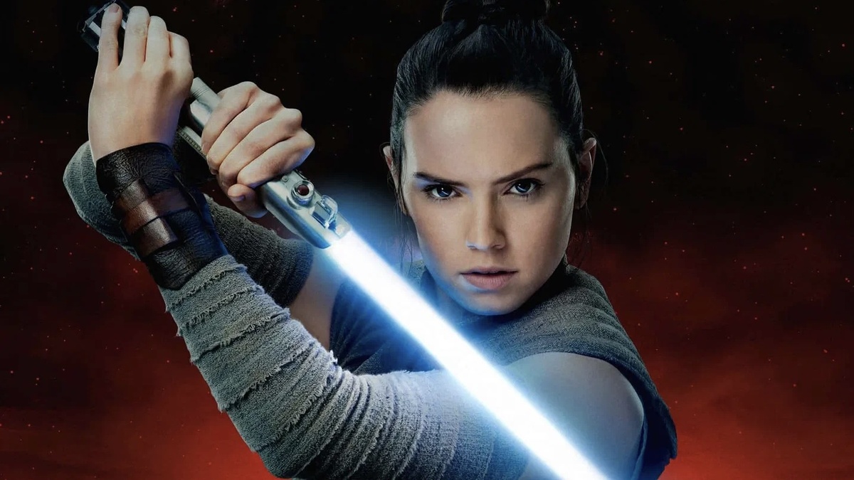 Дейзи Ридли в роли Рэй Скайуокер