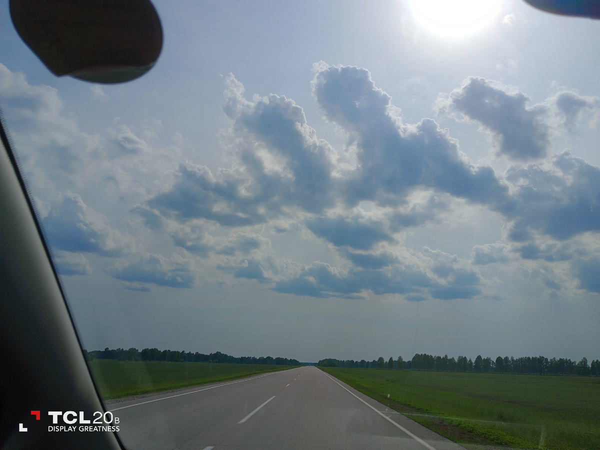 Вот такое фото сегодня я выбрала для обложки: сделала его, когда ехала в деревню :)