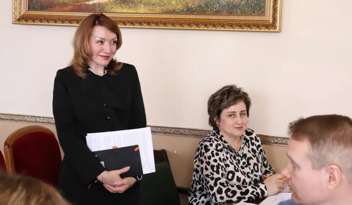     Мэр Североуральска Светлана Миронова (слева). Источник: kommersant.ru Автор фото: Сайт Администрации Североуральского городского округа