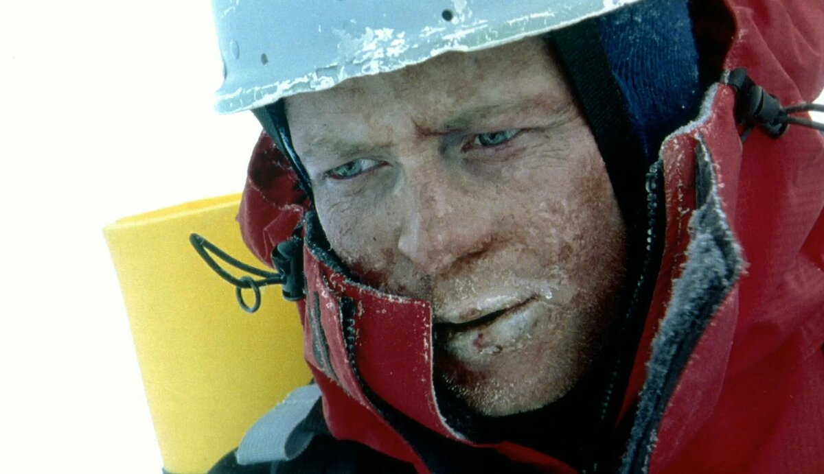 Кадр из фильма "Касаясь пустоты" (2003 год), который был снят по одноименной книге Симпсона / © patheos.com