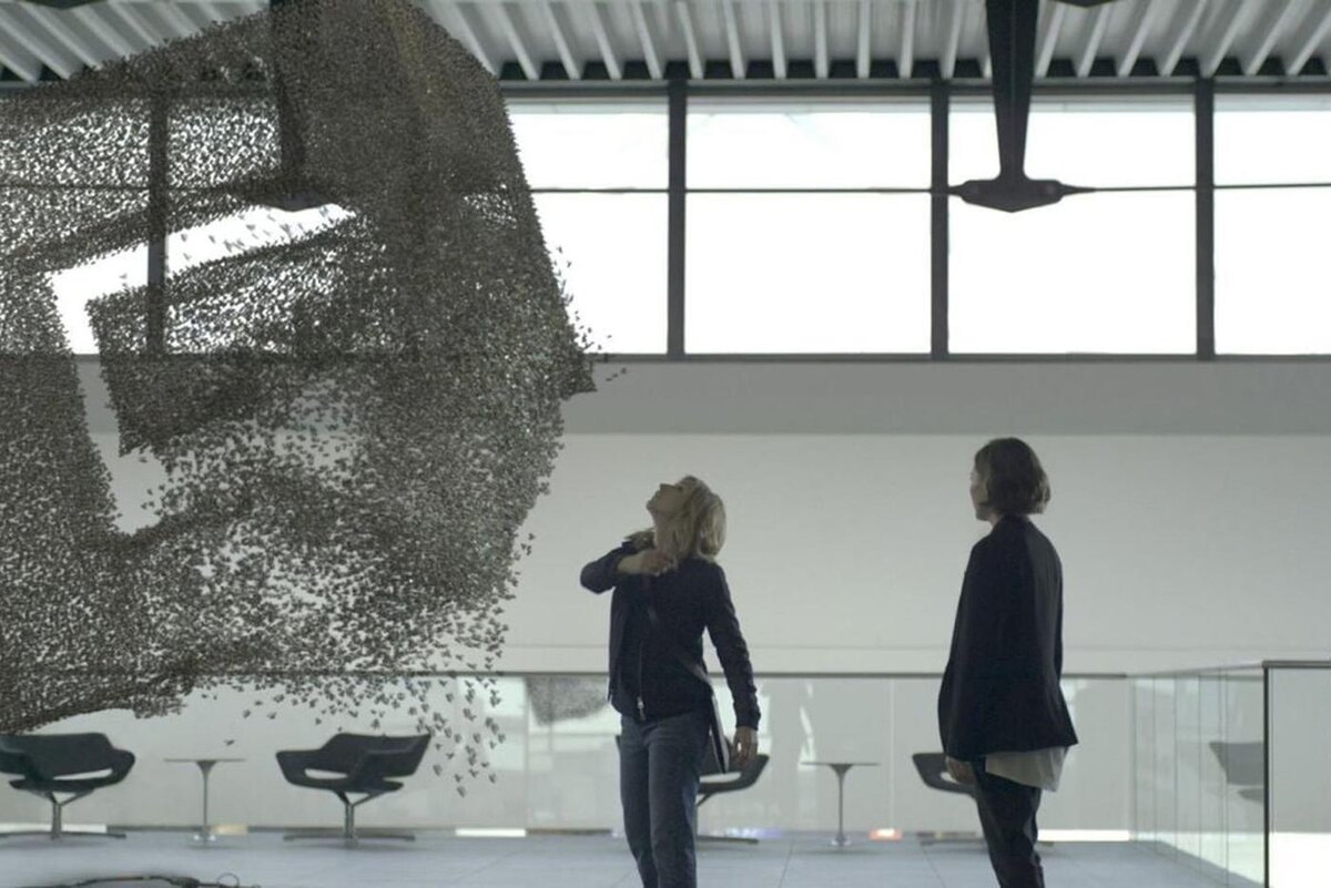 Сумасшедший хакер взломал систему и превратил пчёл в оружие массового поражения @cкриншот из сериала "Чёрное зеркало"