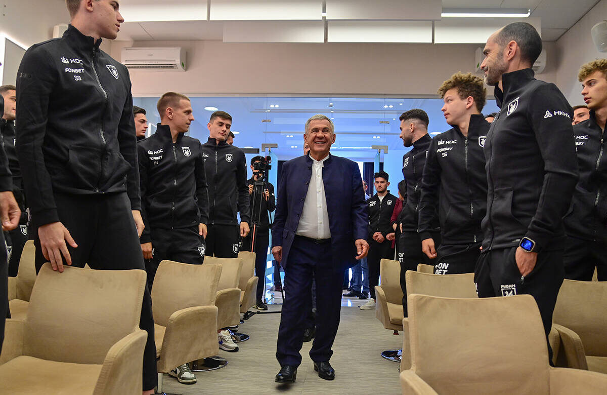 Третий год подряд Раис Татарстана перед стартом сезона приезжает на клубную базу и дает напутствие игрокам и тренерскому штабу «Рубина»Фото: rais.tatarstan.ru