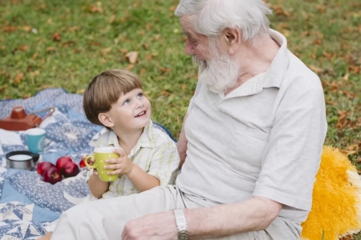    JAMA Network Open: забота о внуках снижает риск деменции у пожилых