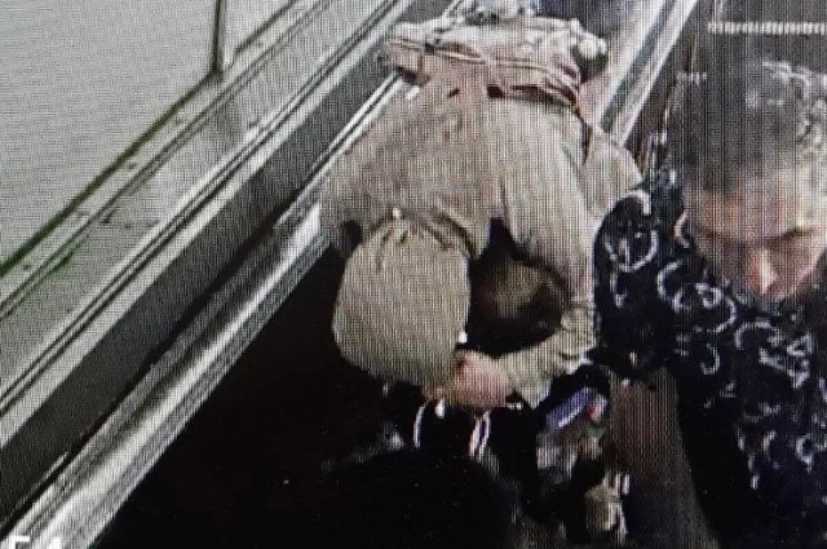    3-летнего малыша, чью кисть зажевал эскалатор, спасли петербургские хирурги