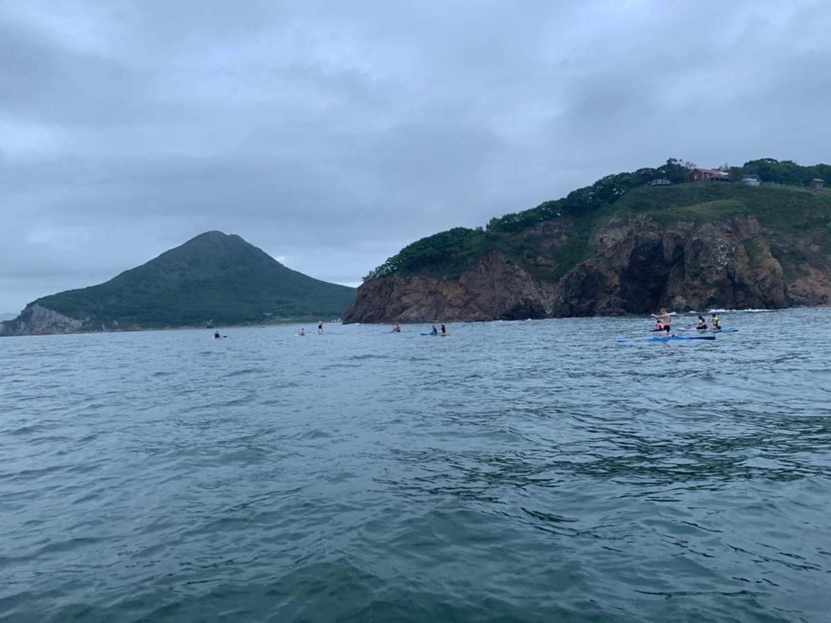 Слева-гора Сестра