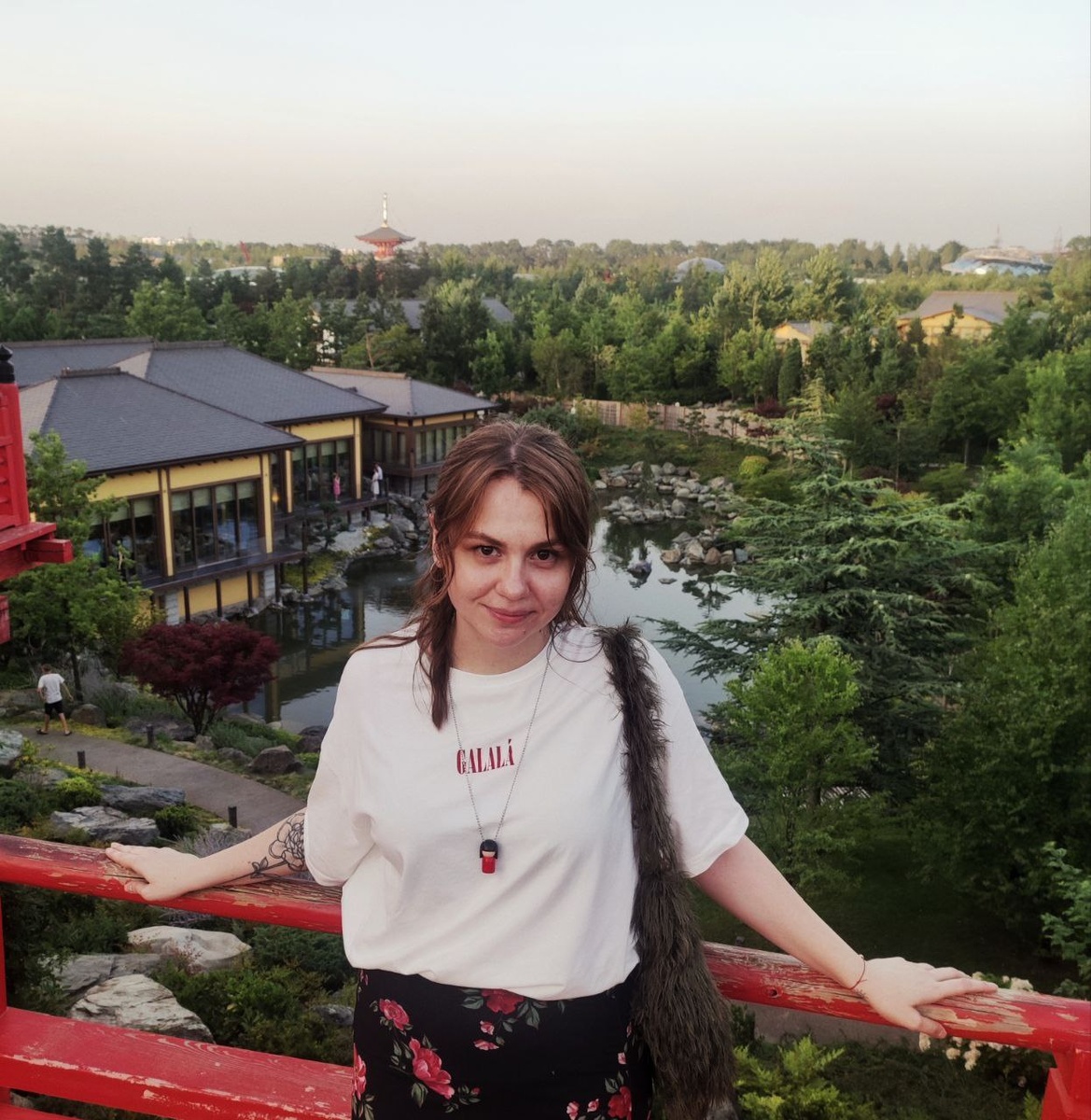 Это я, а на фоне ресторан «Рётэй» 🙂