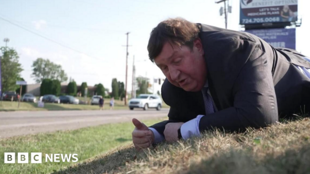 Репортаж о покушении на Дональда Трампа нашему корреспонденту Гэри О'Донохью пришлось вести лежа на земле