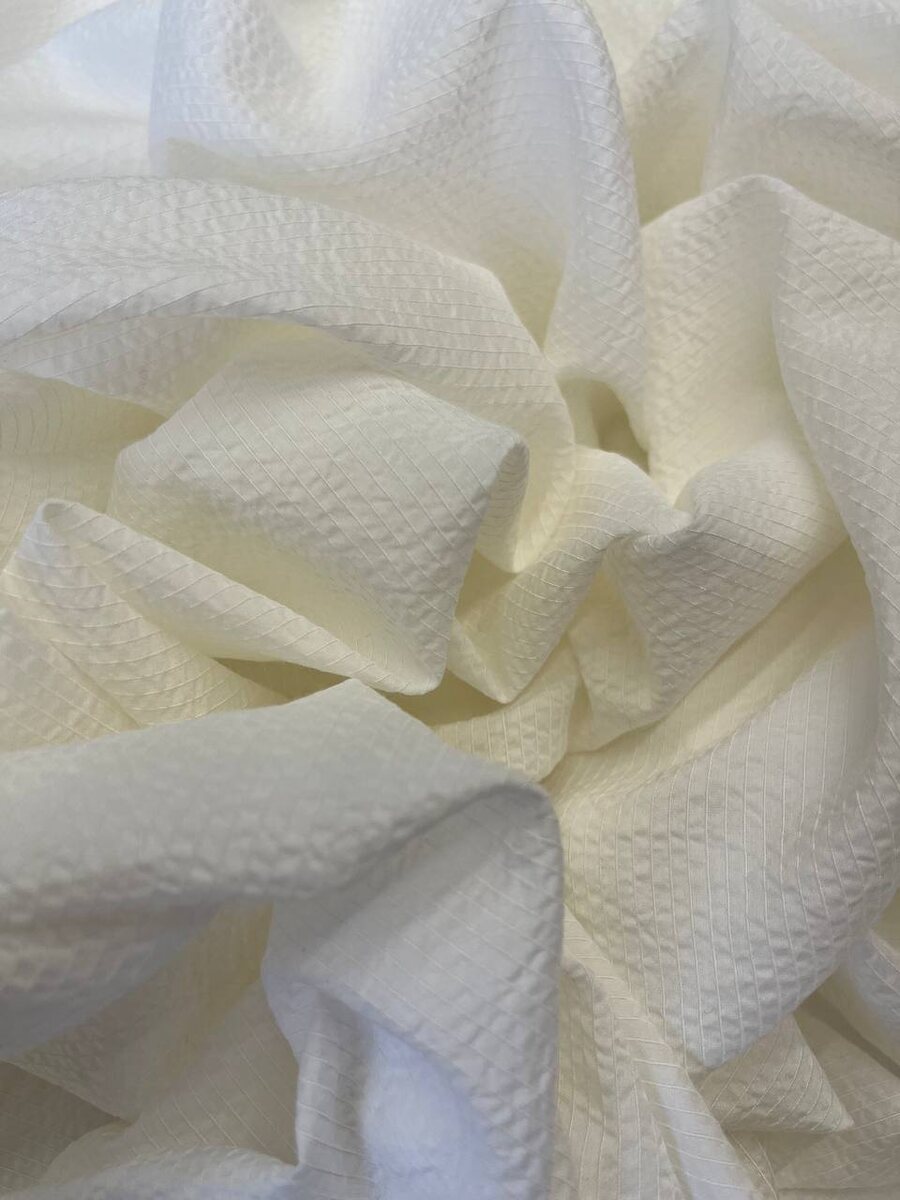 шелк 50% вискоза 50%
Ширина: 133 см
Арт.: 2400991
Цена: 1600 ₽/м 