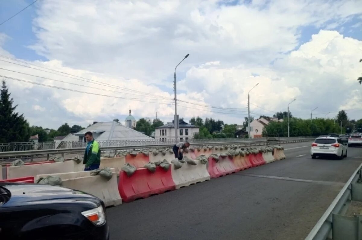    На Тверецком мосту проводятся ремонтные работы