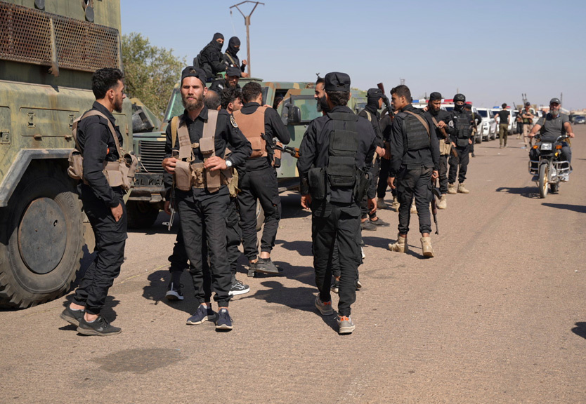     Сирийские силы безопасности вошли в город Сувейда, 15 июля 2025 года    
Фото: Malek Khattab / AP / TASS