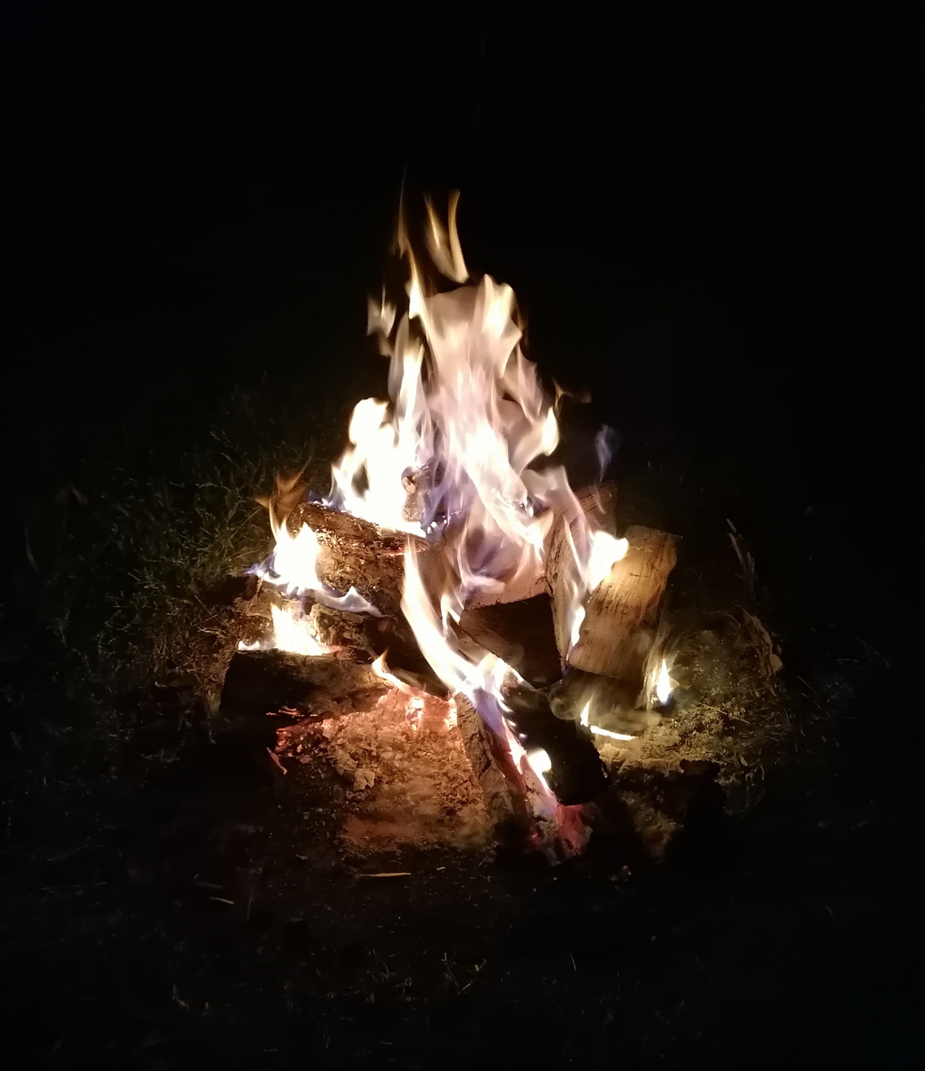Она для меня всегда с огнём ассоциируется.