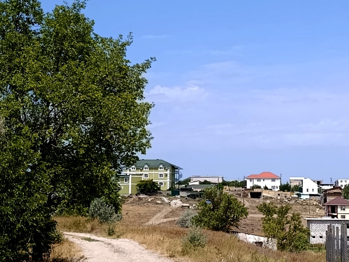 Дачи у моря. Фото автора. 