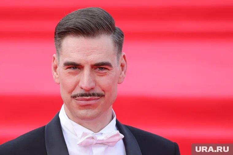 Дмитрий Дюжев выступит в ХМАО с моноспектаклем «Евгений Онегин». Фото: Роман Наумов © URA.RU