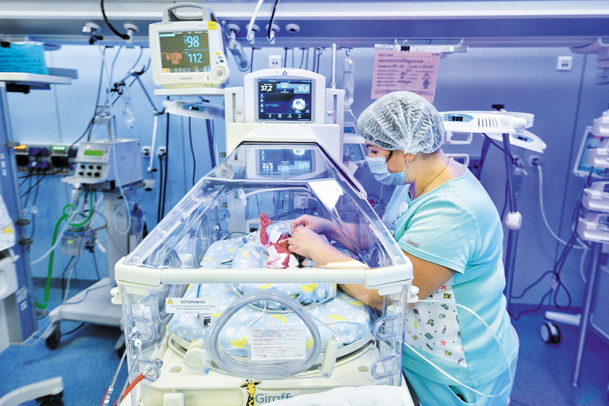 Оказание помощи недоношенным детям требует от врачей очень высокой квалификации