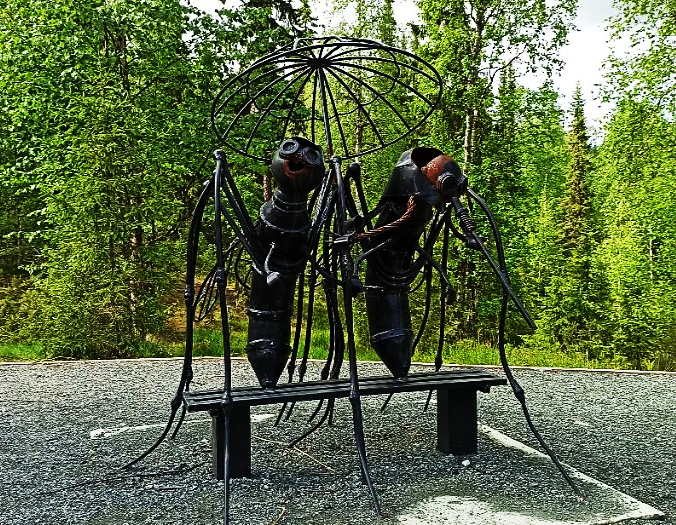 Памятник влюблённым комарам