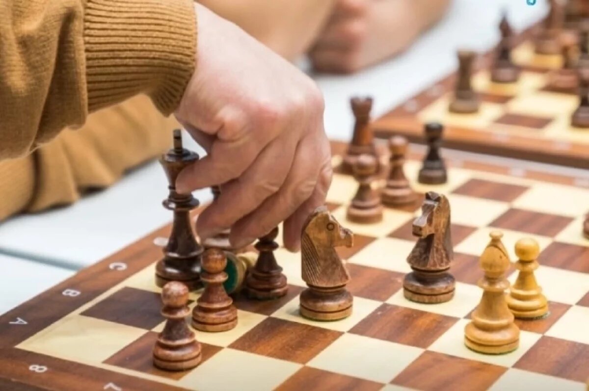    В Югре первые партии турнира имени Анатолия Карпова завершились вничью