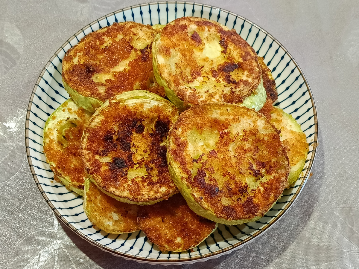 В панировочных сухарях обжарила, вкуснятина необыкновенная !