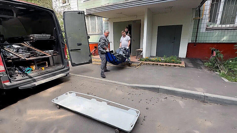     Зарезал из-за сходства с бывшей: детали убийства мужчины и женщины в Москве Кадр из программы "112 экстренный вызов", РЕН ТВ