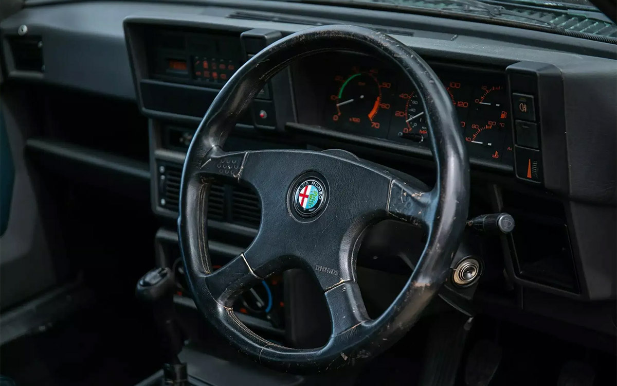 Iconic Auctioneers📷Alfa Romeo 75