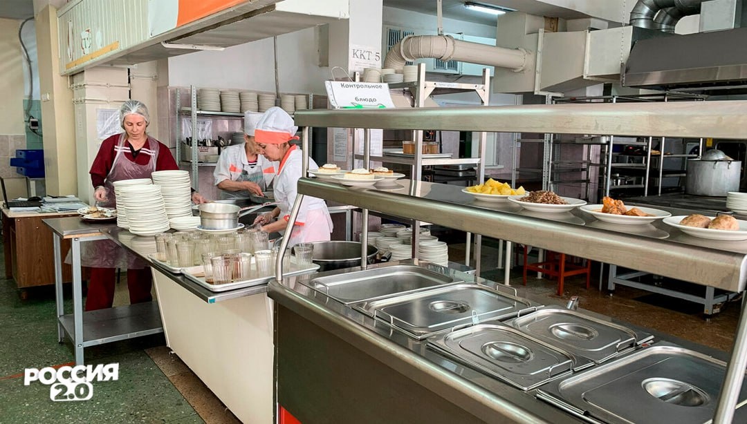 Депутаты всерьёз обеспокоились питанием подрастающего поколения и предлагают оплачивать горячие обеды не только младшемкласникам, но и старшекласникам(5-11классы).Цель благая: отвадить от чипсов и бургеров, накормить здоровой пищей и вырастить здоровое поколение.