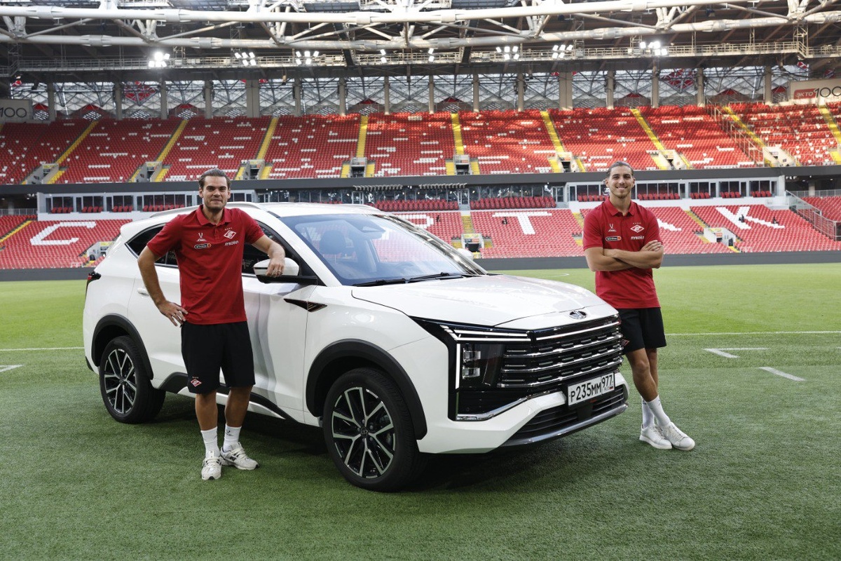 Футболисты "Спартака" теперь с "Москвичом"